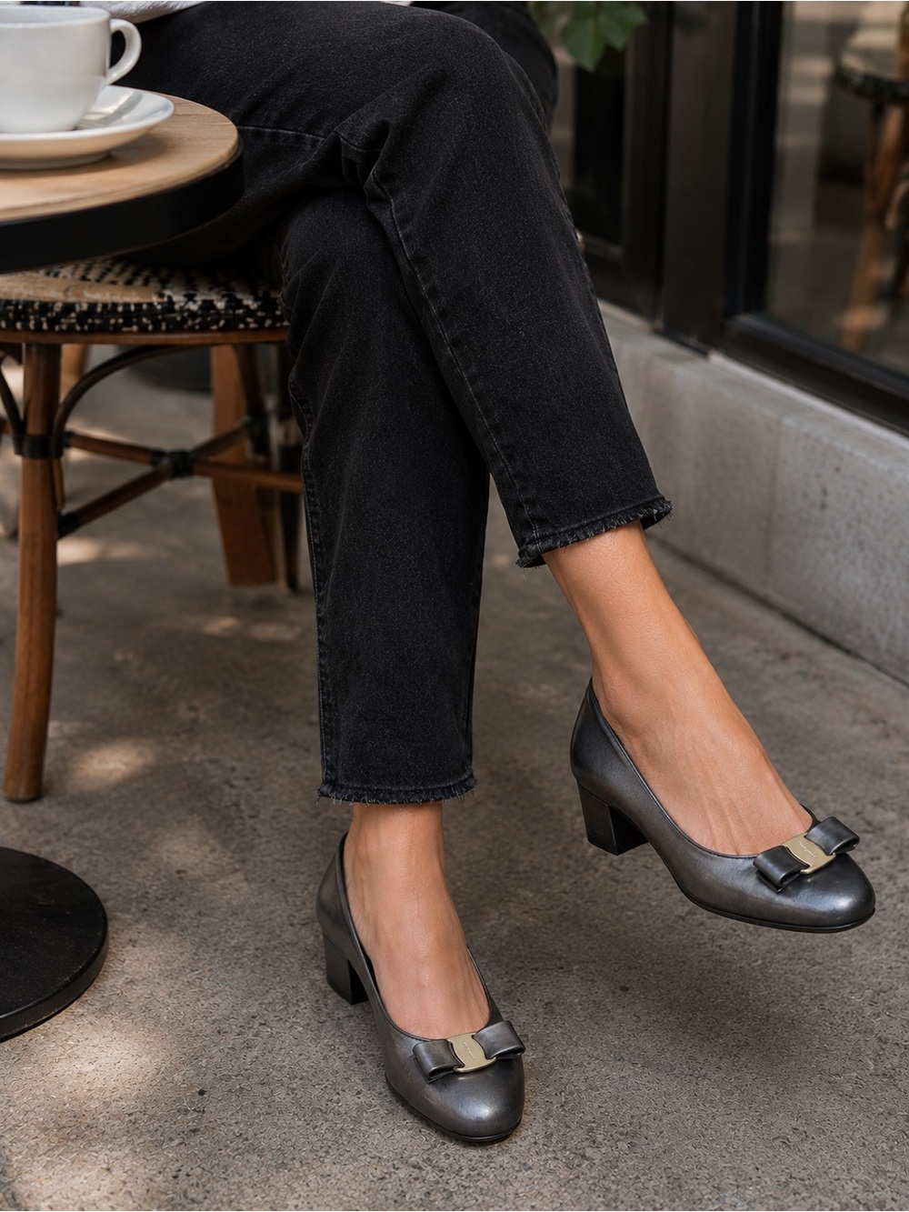 Vintage Salvatore Ferragamo Metallic Pewter Vara Pumps Size 10.5 C Wide Italy LN